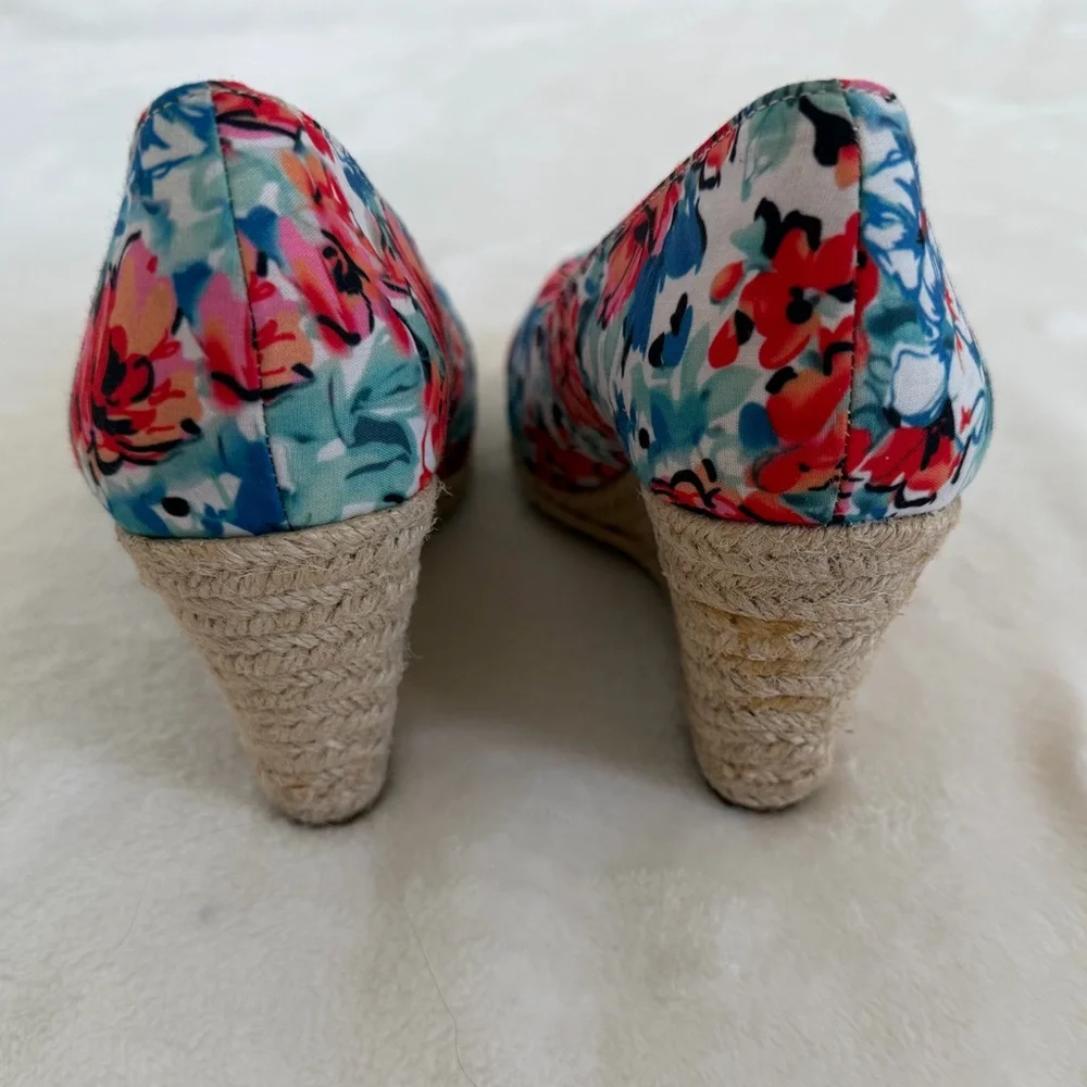 Kelly & Katie Sz 7.5 Ivala Floral Textile Peep Toe Wedge Espadrille Sandal.